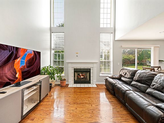5th image of 115 Hemstead St