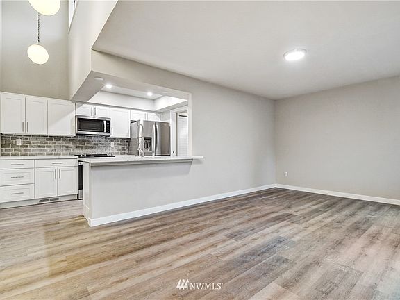 4th image of 1821 NW 195th St
