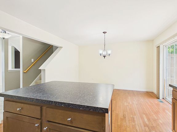 5th image of 117 Mapleton Blvd