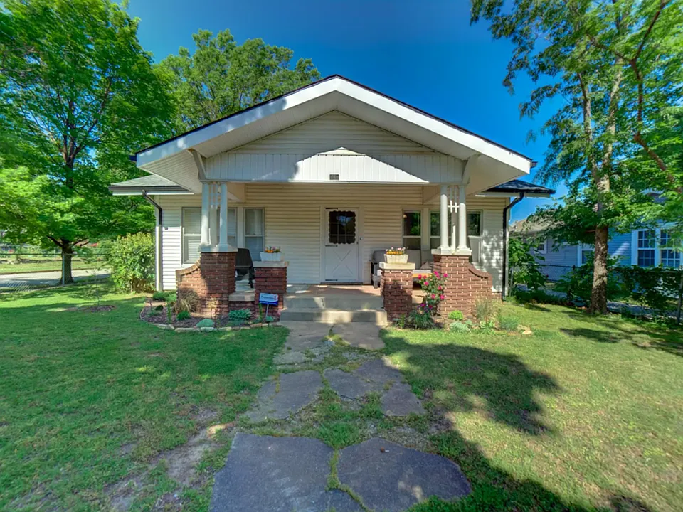 368 S Zunis Ave