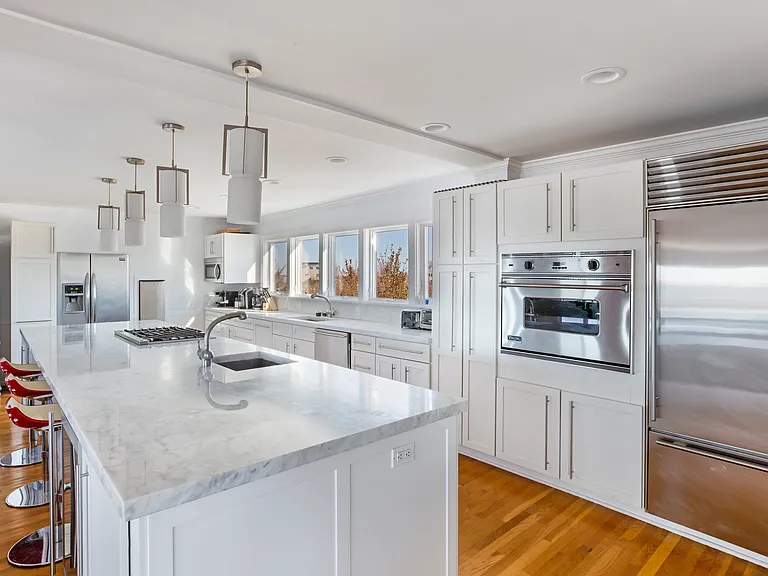 570 Dune Rd — Photo 7