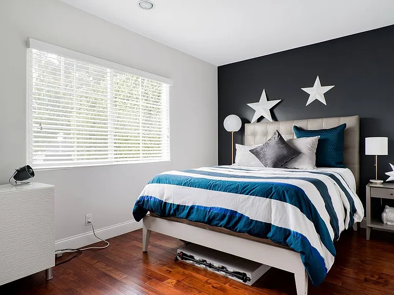 1350 N Stanley Ave — Photo 15