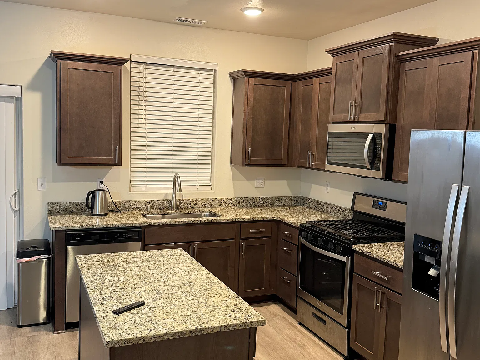 3 bed, 1688 sqft, $3,300 — Photo 4