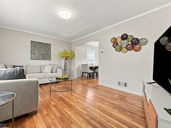 3rd image of 91 Laurel St