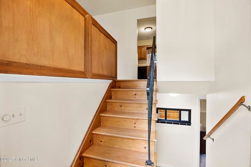 5th image of 10 Bloomingdale Avenue