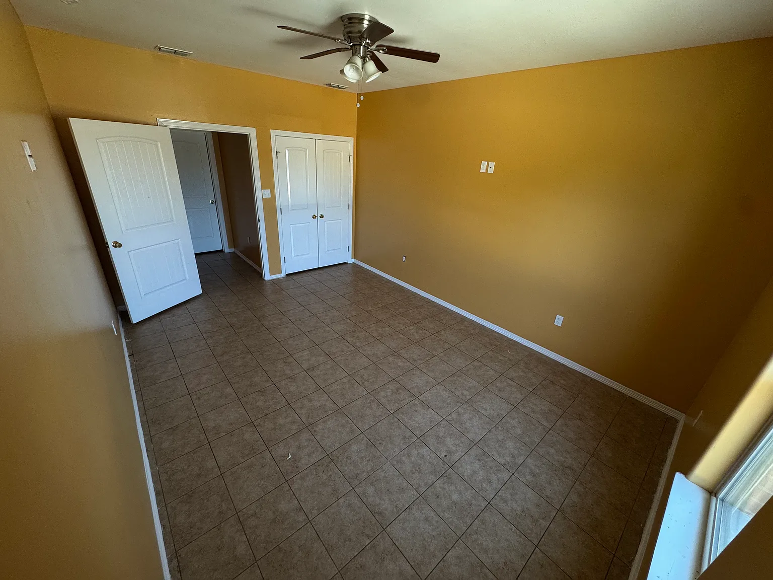 3 bed, $1,200 — Photo 3