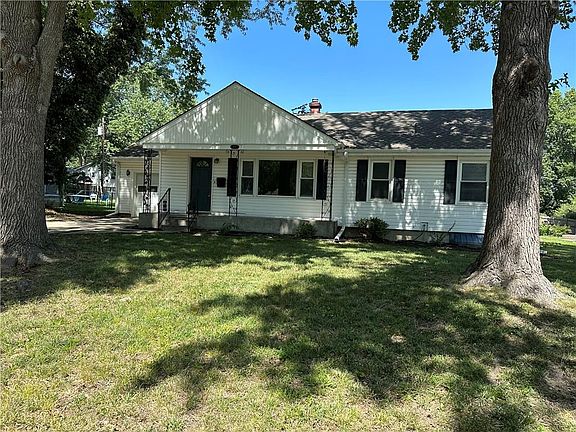 2nd image of 816 Hillside Ave