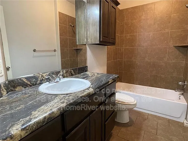 1004 SW 92nd St — Photo 6