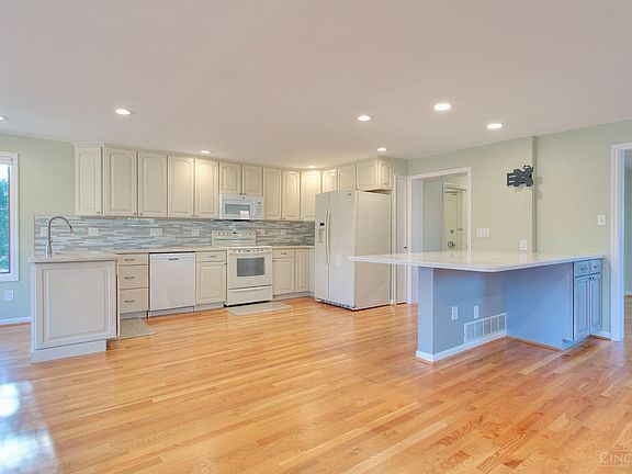 5th image of 5482 Country Ln
