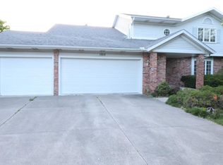 1215 Dover Rd, Bloomington, IL 61704