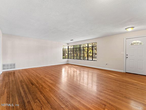 4th image of 155 JANELLE Lane