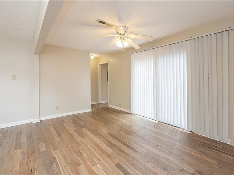897 Argonne Ave NE #4 — Photo 6