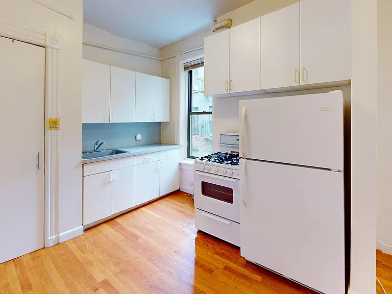 303 E 76th St #15 — Photo 5