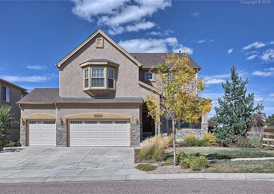 Wonderful Monterey 2-story on large corner lot in Cordera!