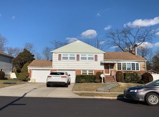 9 Ava Dr, Syosset, NY 11791