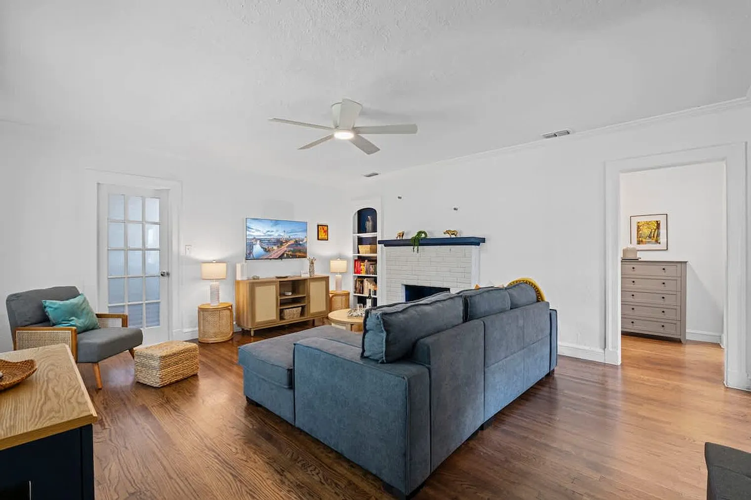 2 bed, 1.0 bath, 1119 sqft, $3,123 — Photo 1