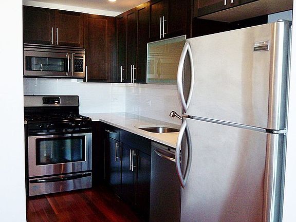 4th image of 454 Manhattan Ave APT 3D