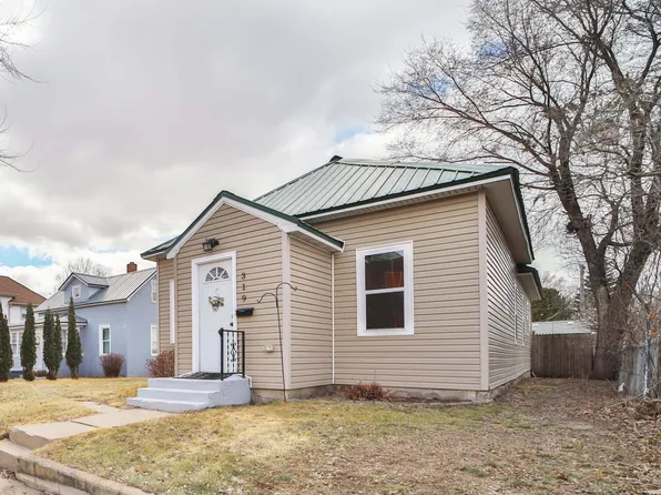 319 2nd St NE, Staples, MN 56479