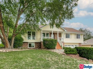 402 W Centennial Rd, Papillion, NE 68046