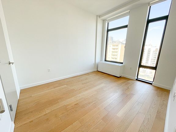 4th image of 41-07 Crescent St #7C