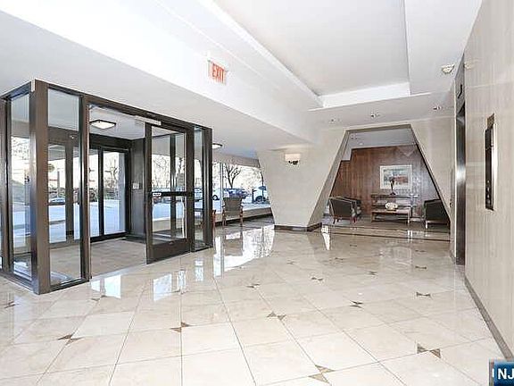 5th image of 4 Horizon Rd APT 1210