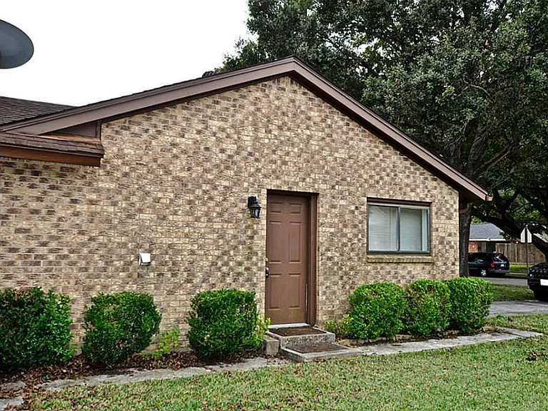 503 Lakeland Dr — Photo 2
