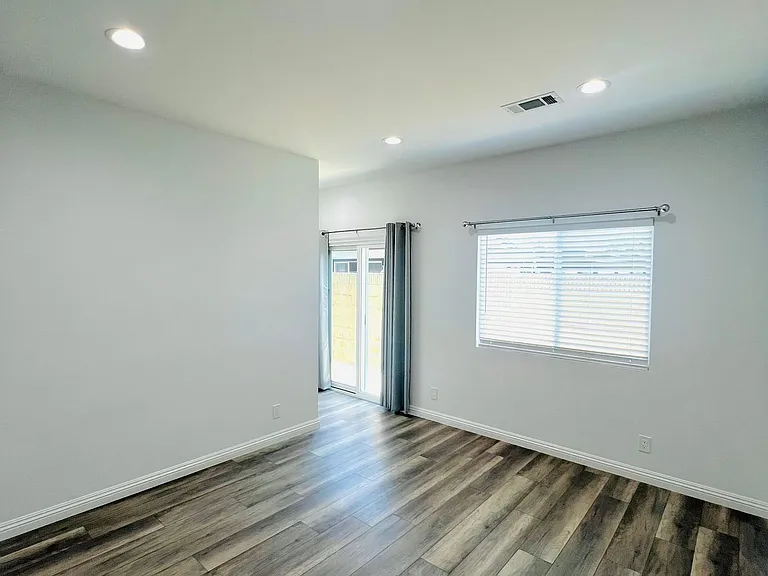 1830 W Bernardy Pl #B — Photo 16