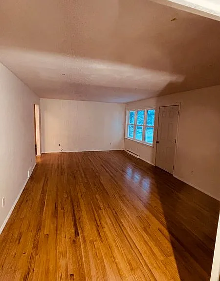 42 Young Ave — Photo 3