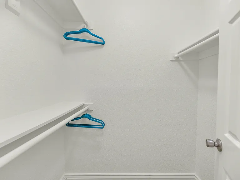 Urban Walk Apartments — Photo 10