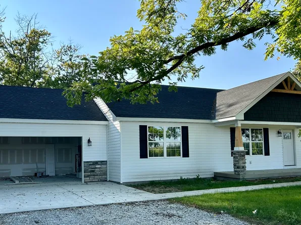 718 E Howard St, Waveland, IN 47989