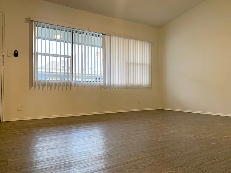 1033 S Westlake Ave — Photo 9