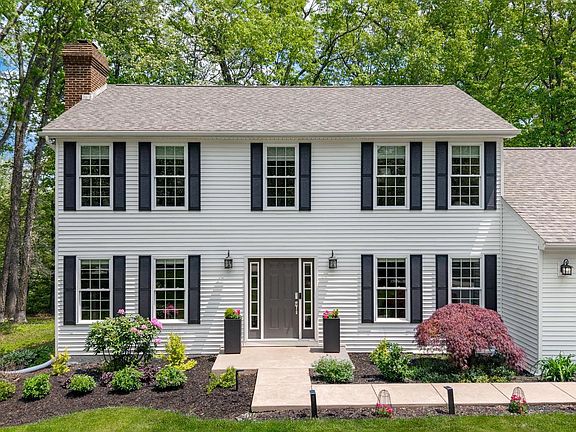 5th image of 655 Belmont Cir