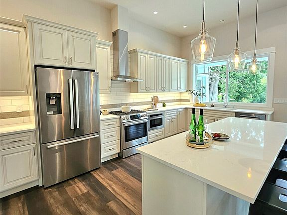 5th image of 250 Cameron Drive