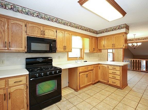 5th image of 2327 Hamlet Ave N