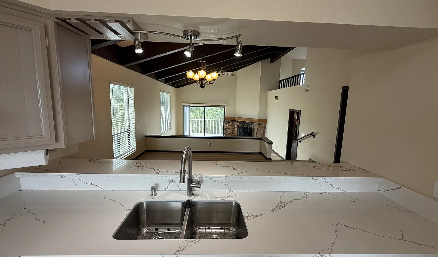 3 bed, 3.0 bath, $3,000 — Photo 2