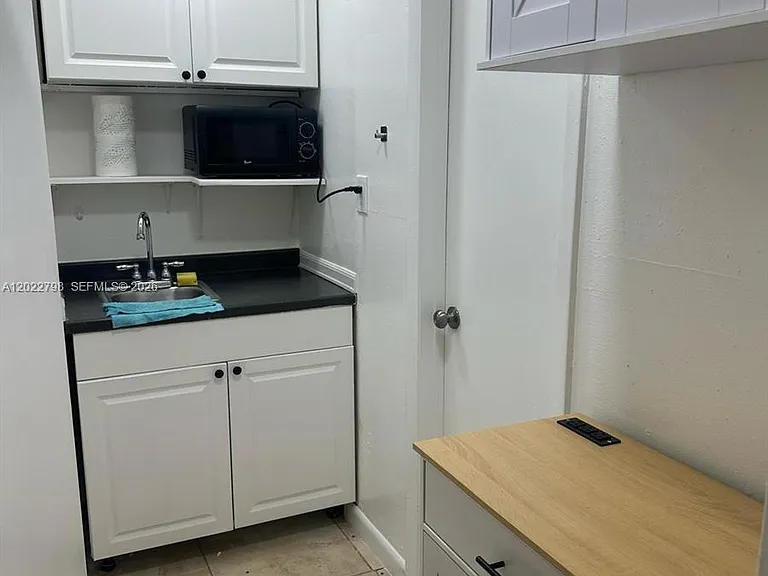 1115 SW 136th Pl #2 — Photo 8