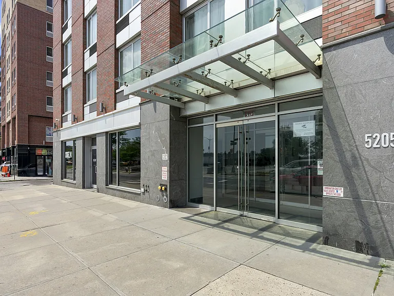 52-05 Queens Blvd #8D — Photo 4