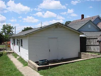 2nd image of 1270 Kahn Ave