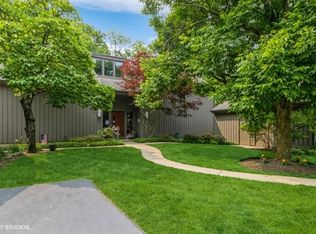 729 Old Barn Rd APT C, Lake Barrington, IL 60010