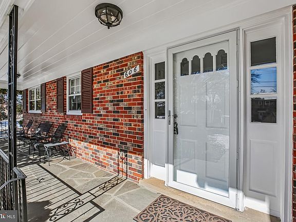 5th image of 606 Winhall Way