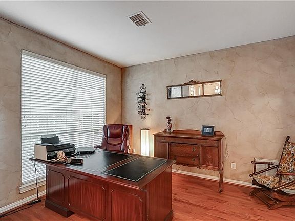 4th image of 1028 Knightsbridge Dr