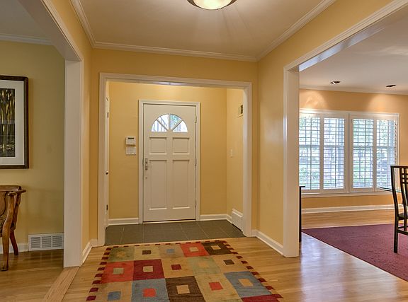4th image of 838 W 52nd Ter