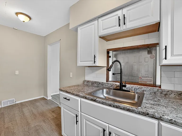 17208 Lipton Ave — Photo 10