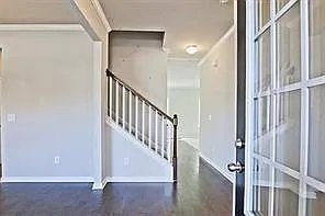 5 bed, 3.0 bath, 2435 sqft, $2,450 — Photo 3