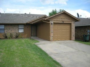 716 Swan Lake Rd, Edmond, OK 73003