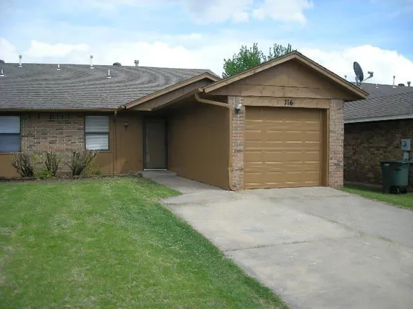 716 Swan Lake Rd, Edmond, OK 73003