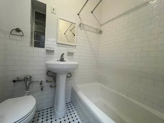 Rented by Nolita Group | media 11