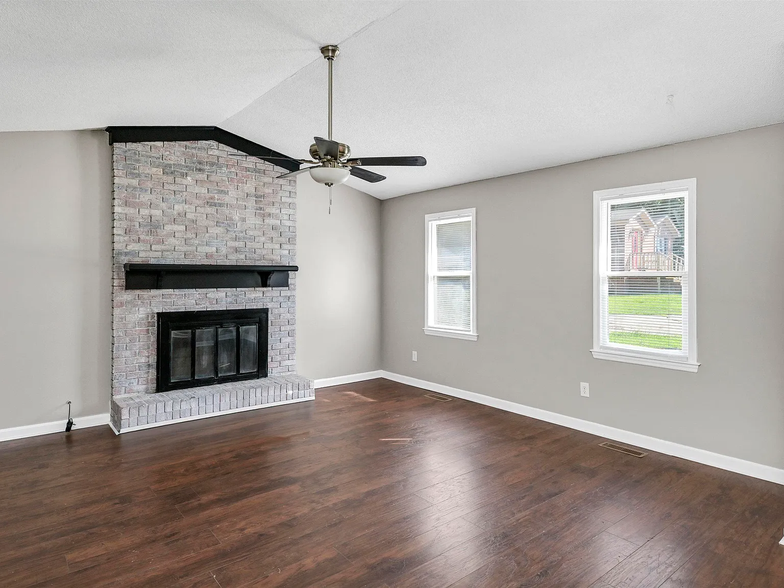 3 bed, 1120 sqft, $1,450 — Photo 4