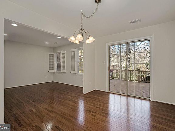 Dining Room connects to spacious deck