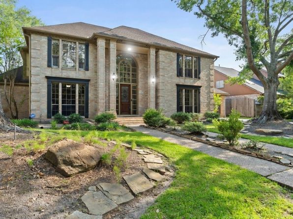 1218 Emerald Green Ln